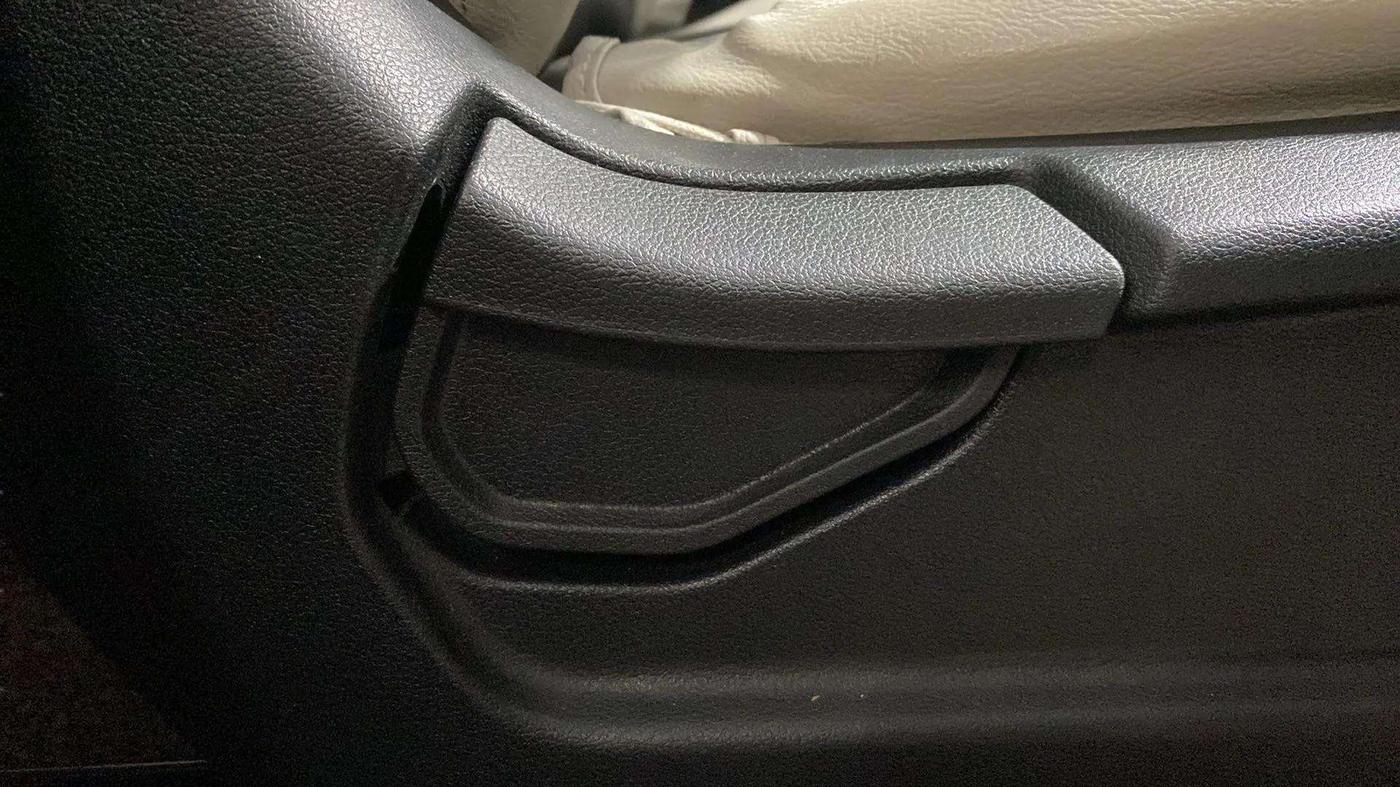 2019 Hyundai VENUE S 1.2, Petrol, Manual, 37,432 km, Driver Side Adjustment Panel