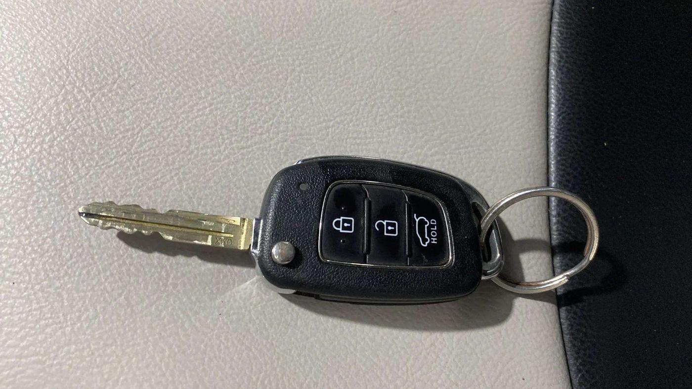2019 Hyundai VENUE S 1.2, Petrol, Manual, 37,432 km, Key Close Up