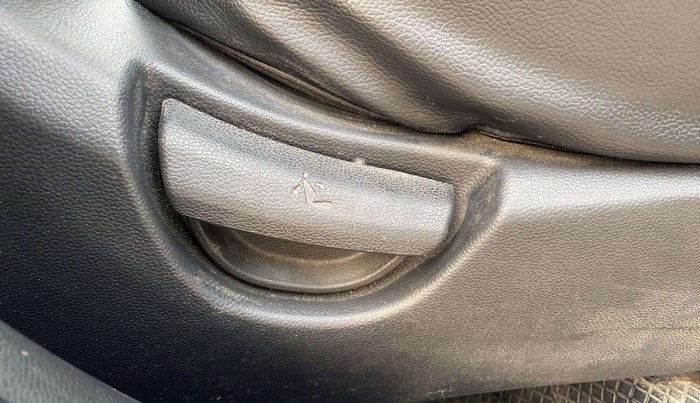 2019 Hyundai Grand i10 MAGNA 1.2 KAPPA VTVT, Petrol, Manual, 46,735 km, Driver Side Adjustment Panel