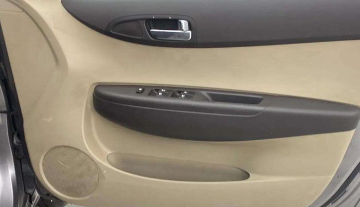 2013 Hyundai i20 MAGNA 1.2, Petrol, Manual, 47,501 km, Driver Side Door Panels Control