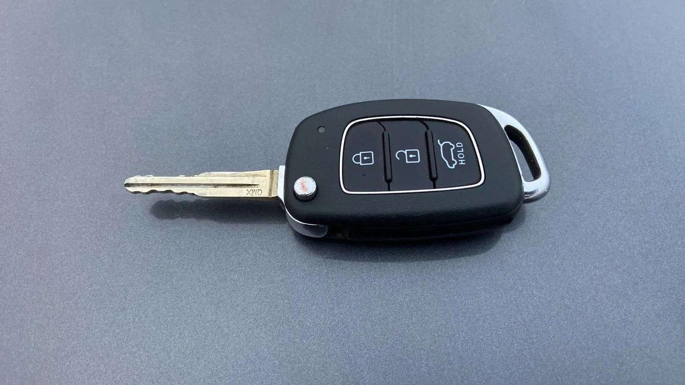 2020 Hyundai VENUE S 1.0 TURBO MT, Petrol, Manual, 64,318 km, Key Close Up