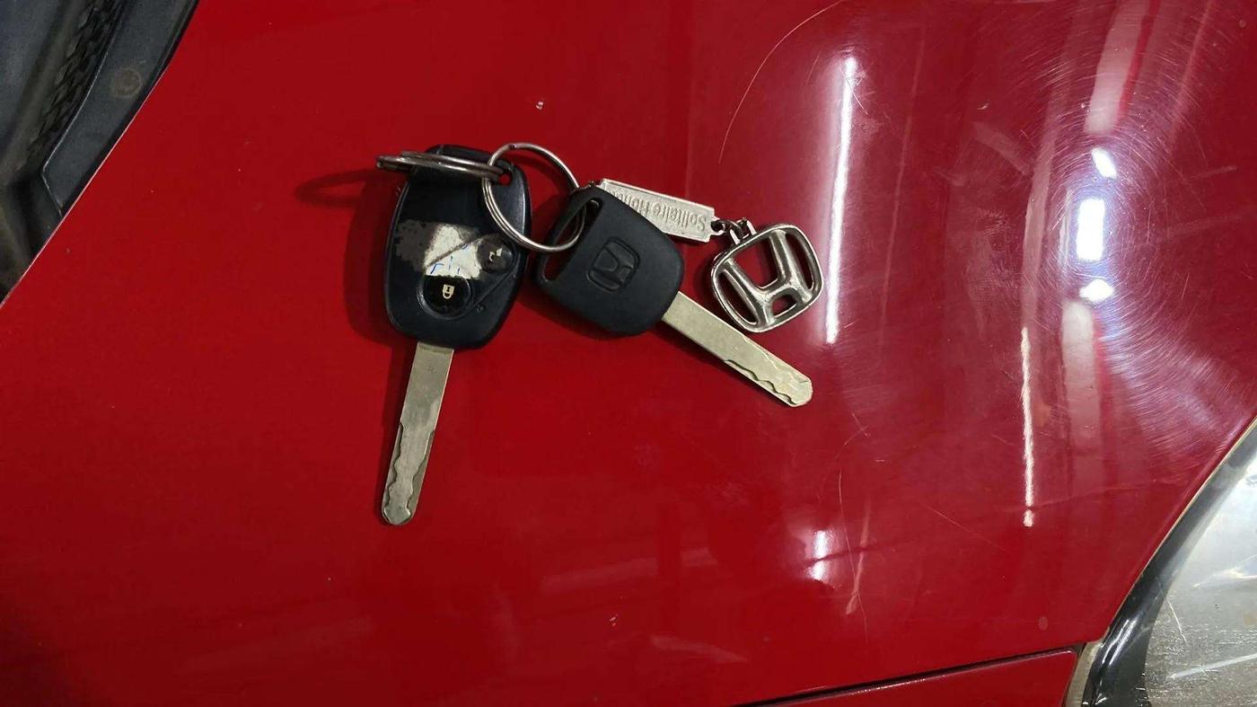 2017 Honda Brio VX MT, Petrol, Manual, 68,017 km, Key Close Up