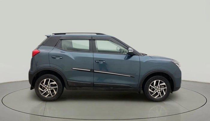 2022 Mahindra XUV300 W8 (O) 1.2 PETROL, Petrol, Manual, 29,320 km, Right Side View