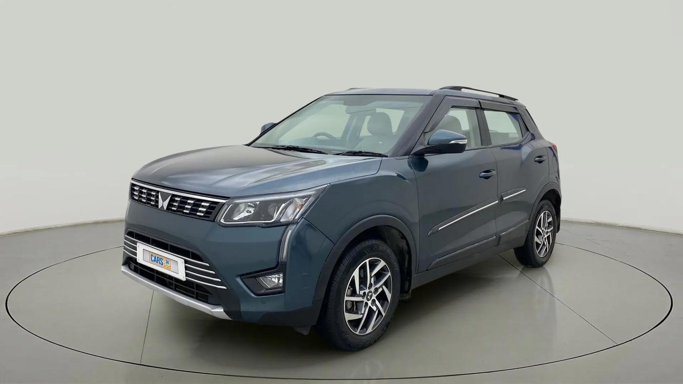 2022 Mahindra XUV300 W8 (O) 1.2 PETROL, Petrol, Manual, 29,320 km, Left Front Diagonal