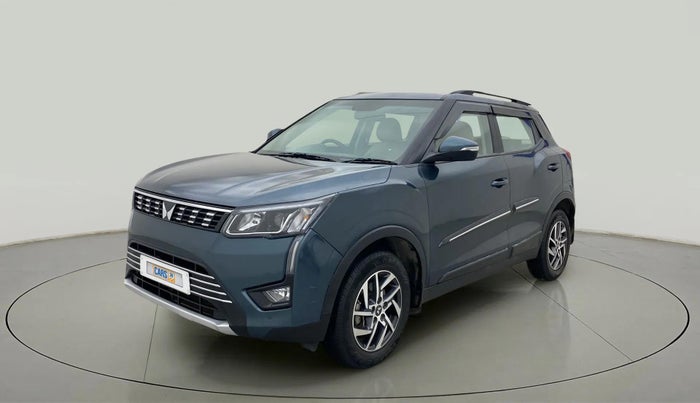 2022 Mahindra XUV300 W8 (O) 1.2 PETROL, Petrol, Manual, 29,320 km, Left Front Diagonal