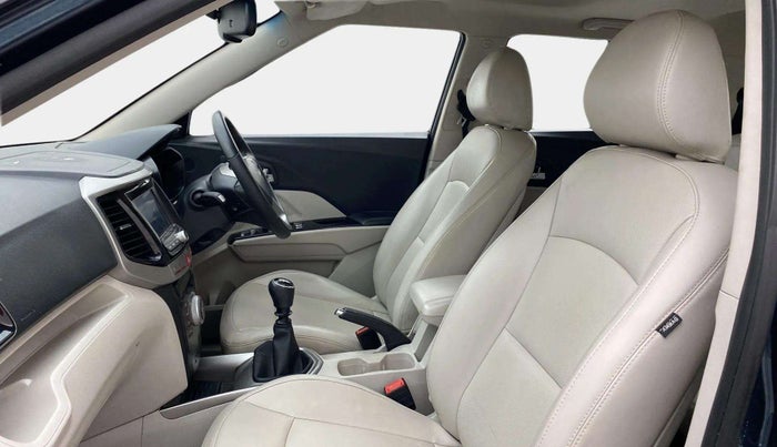 2022 Mahindra XUV300 W8 (O) 1.2 PETROL, Petrol, Manual, 29,320 km, Right Side Front Door Cabin