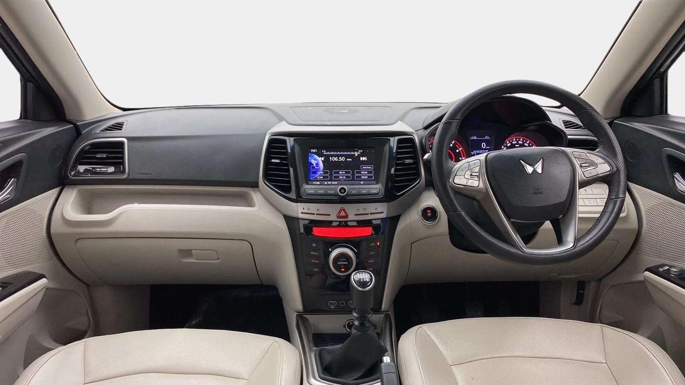 2022 Mahindra XUV300 W8 (O) 1.2 PETROL, Petrol, Manual, 29,320 km, Dashboard