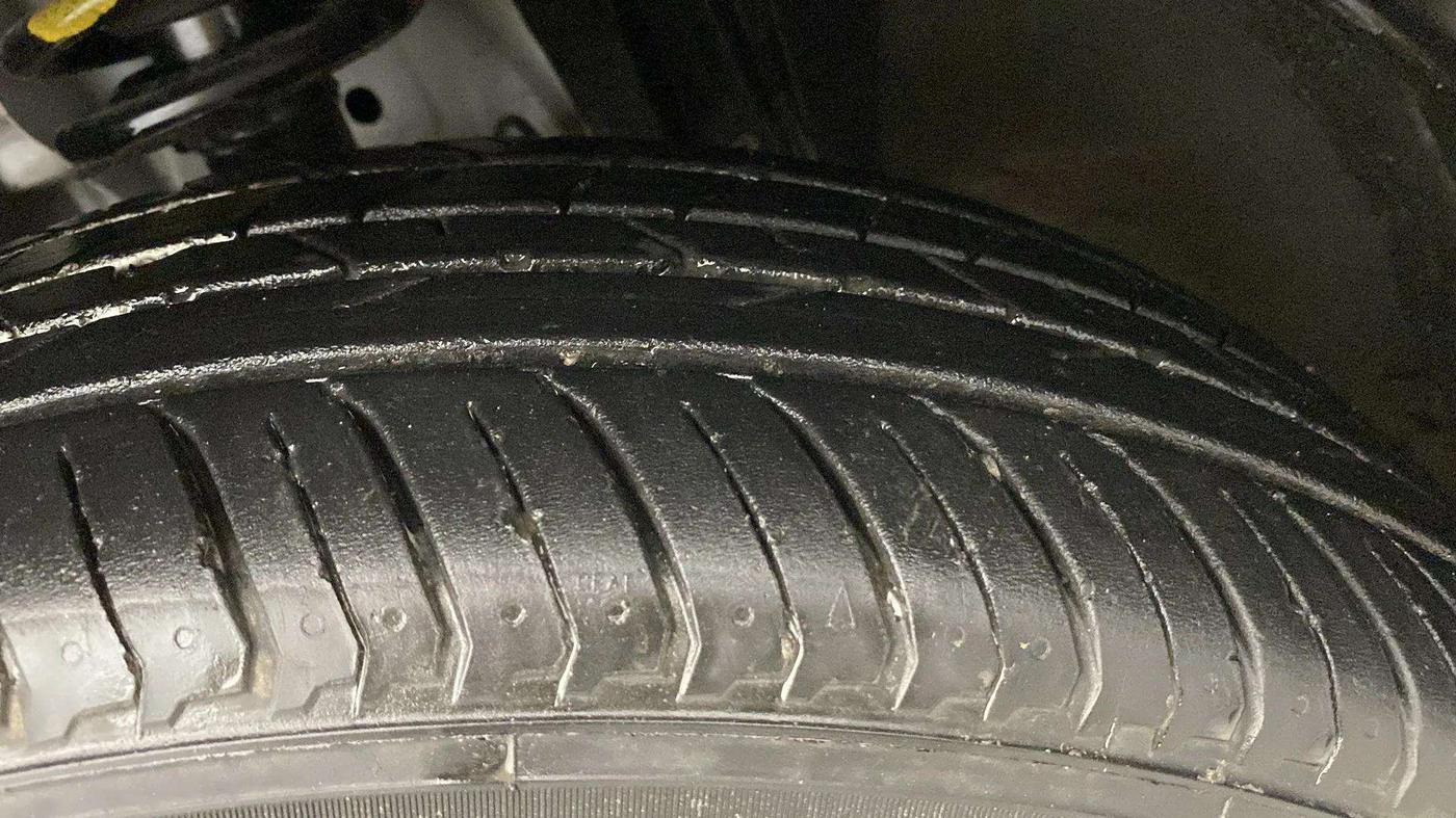2022 Nissan MAGNITE XE, Petrol, Manual, 8,662 km, Left Front Tyre Tread