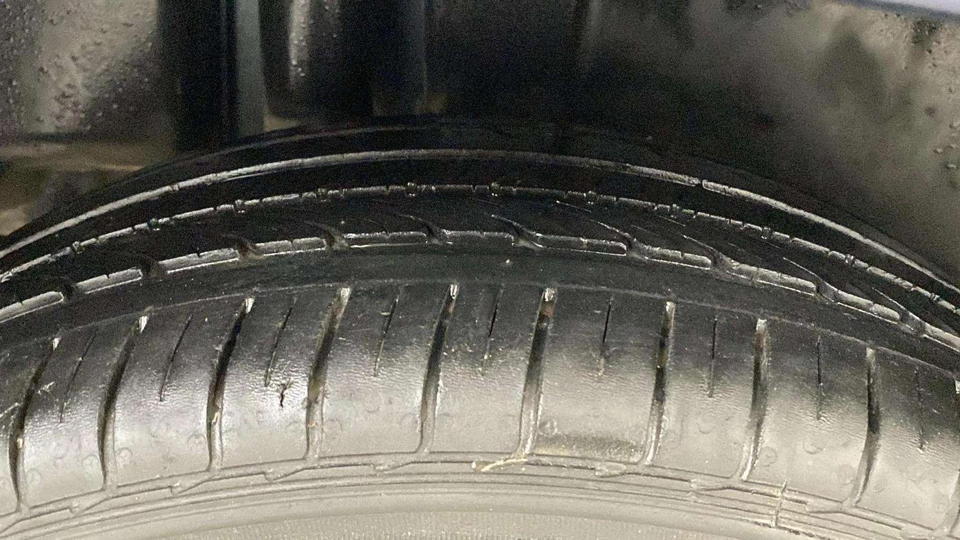 2019 Maruti Ciaz ALPHA  AT 1.5 SHVS PETROL, Petrol, Automatic, 21,578 km, Right Front Tyre Tread