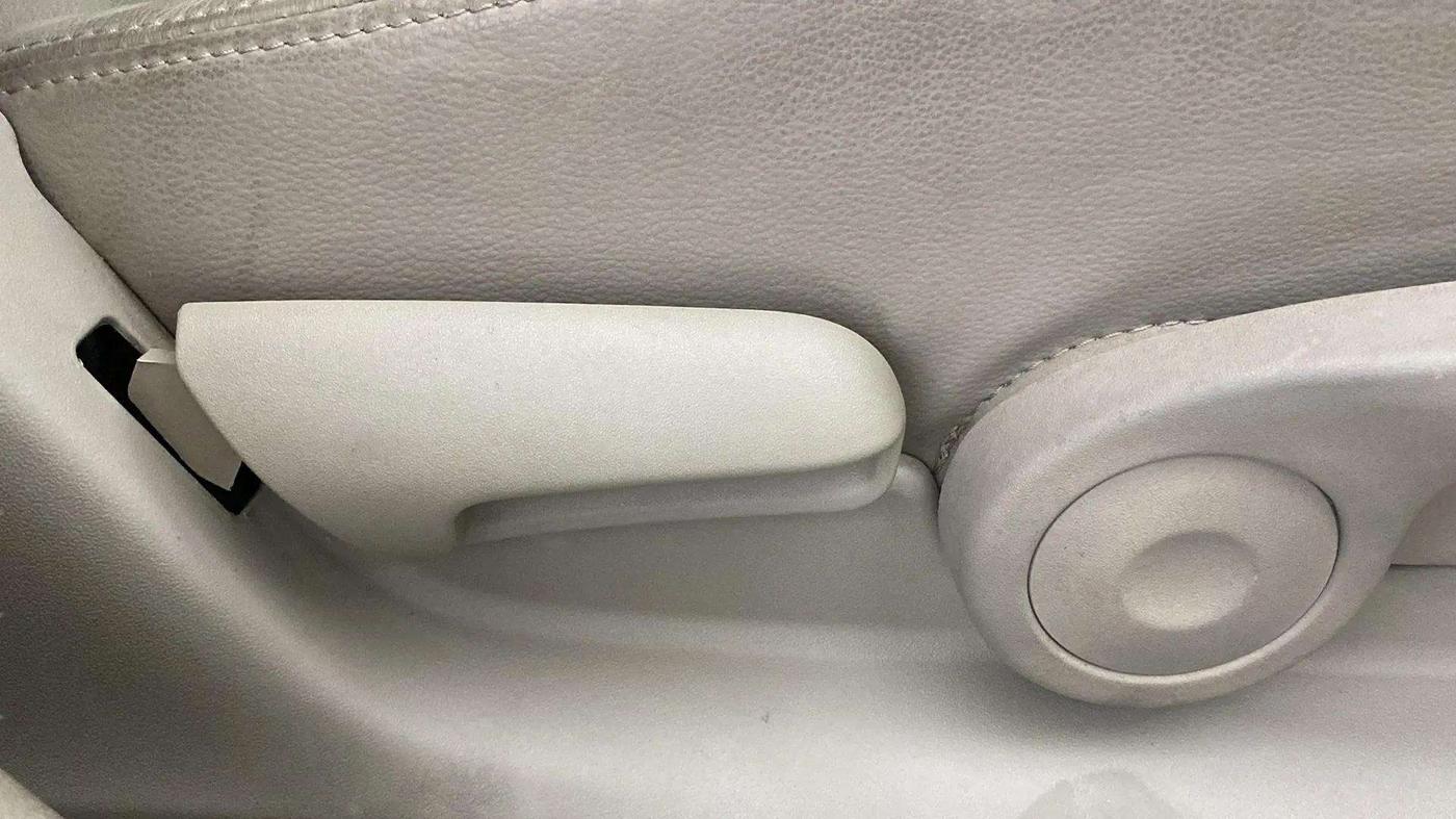 2019 Maruti Ciaz ALPHA  AT 1.5 SHVS PETROL, Petrol, Automatic, 21,578 km, Driver Side Adjustment Panel