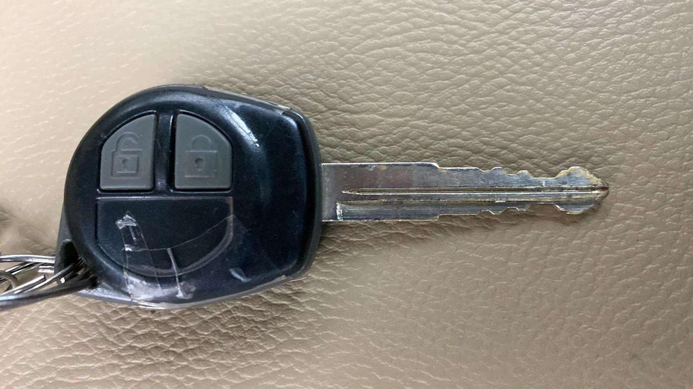 2016 Maruti Swift VXI, Petrol, Manual, 19,354 km, Key Close Up