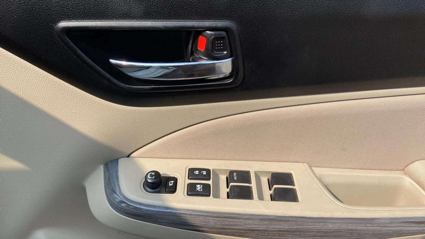 2023 Maruti Dzire ZXI, Petrol, Manual, 16,550 km, Driver Side Door Panels Control
