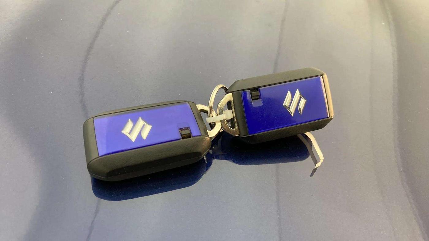 2022 Maruti Swift ZXI PLUS DUAL TONE, Petrol, Manual, 29,711 km, Key Close Up