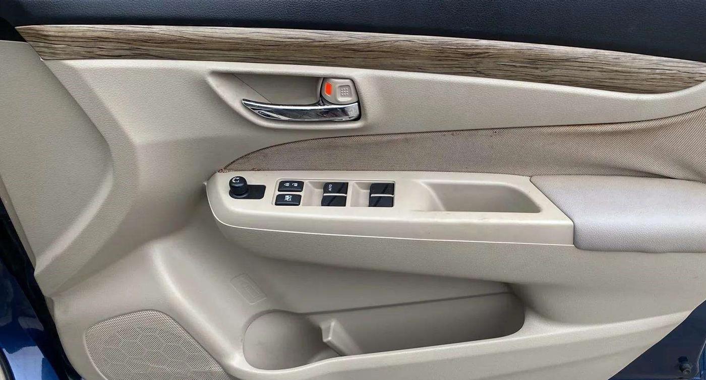 2019 Maruti Ciaz DELTA 1.5 SHVS MT PETROL, Petrol, Manual, 15,919 km, Driver Side Door Panels Control