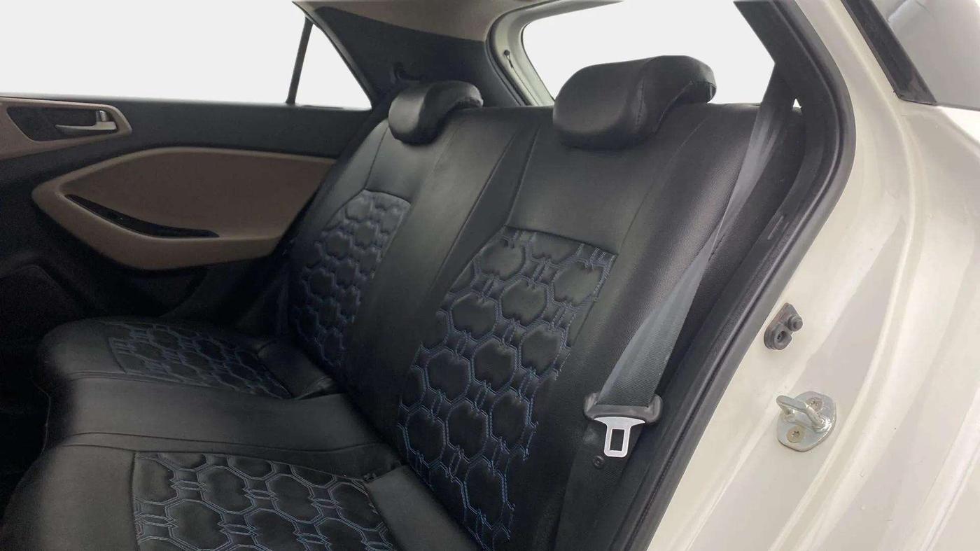 2016 Hyundai Elite i20 ASTA 1.2, Petrol, Manual, 15,255 km, Right Side Rear Door Cabin