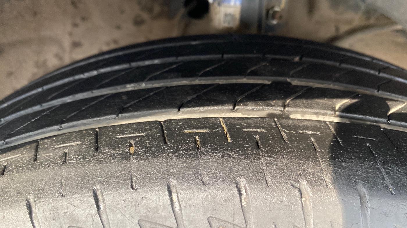 2019 Maruti XL6 ALPHA AT, Petrol, Automatic, 1,24,575 km, Right Front Tyre Tread