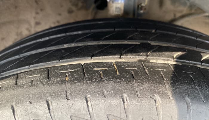 2019 Maruti XL6 ALPHA AT, Petrol, Automatic, 1,24,575 km, Right Front Tyre Tread
