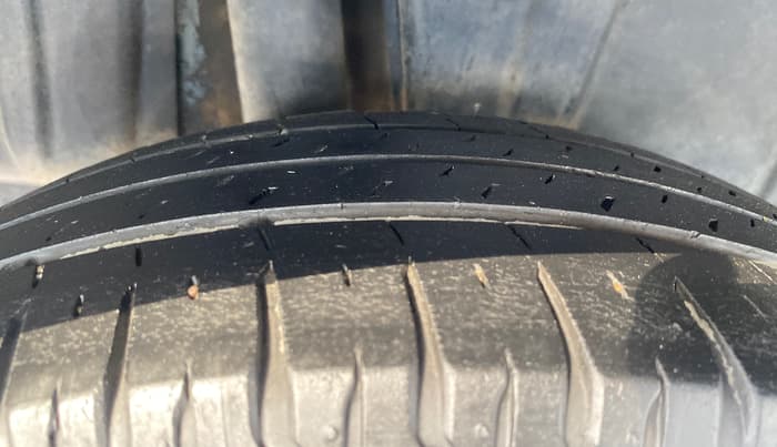 2019 Maruti XL6 ALPHA AT, Petrol, Automatic, 1,24,575 km, Right Rear Tyre Tread