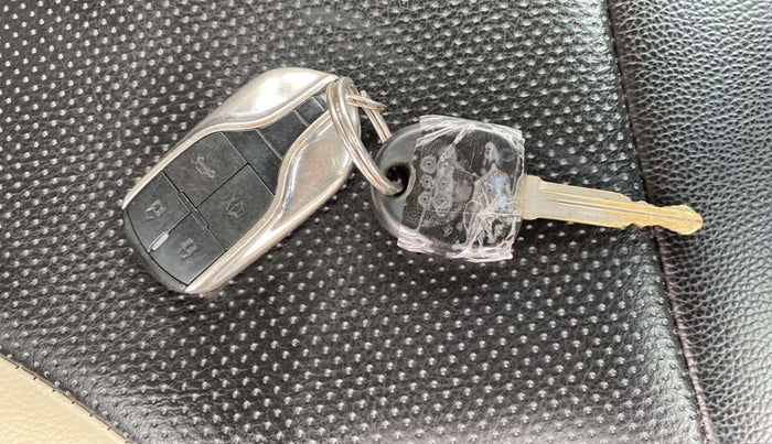 2018 Hyundai NEW SANTRO MAGNA AMT, Petrol, Automatic, 33,650 km, Key Close Up