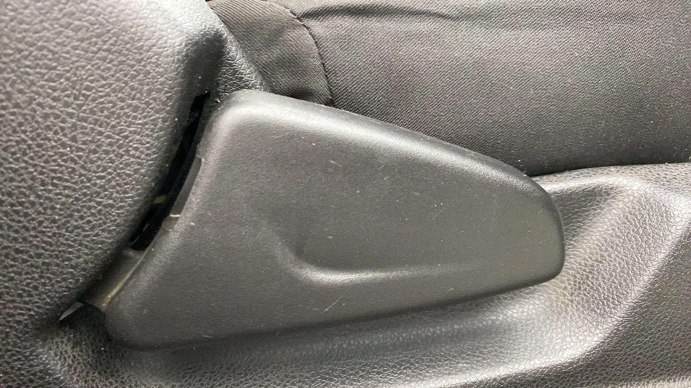 2018 Renault Kwid RXT 1.0, Petrol, Manual, 53,607 km, Driver Side Adjustment Panel
