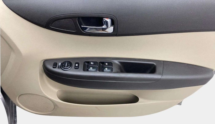 2013 Hyundai i20 ASTA 1.2, Petrol, Manual, 94,622 km, Driver Side Door Panels Control