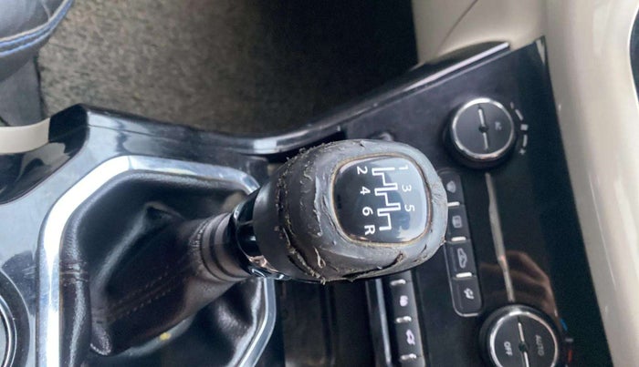 2020 Tata NEXON XZ PLUS PETROL, Petrol, Manual, 30,641 km, Gear lever - Knob cover torn