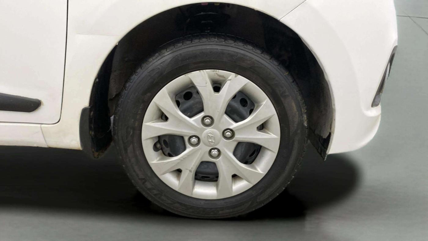 2013 Hyundai Grand i10 MAGNA 1.2 KAPPA VTVT, Petrol, Manual, 49,663 km, Right Front Wheel