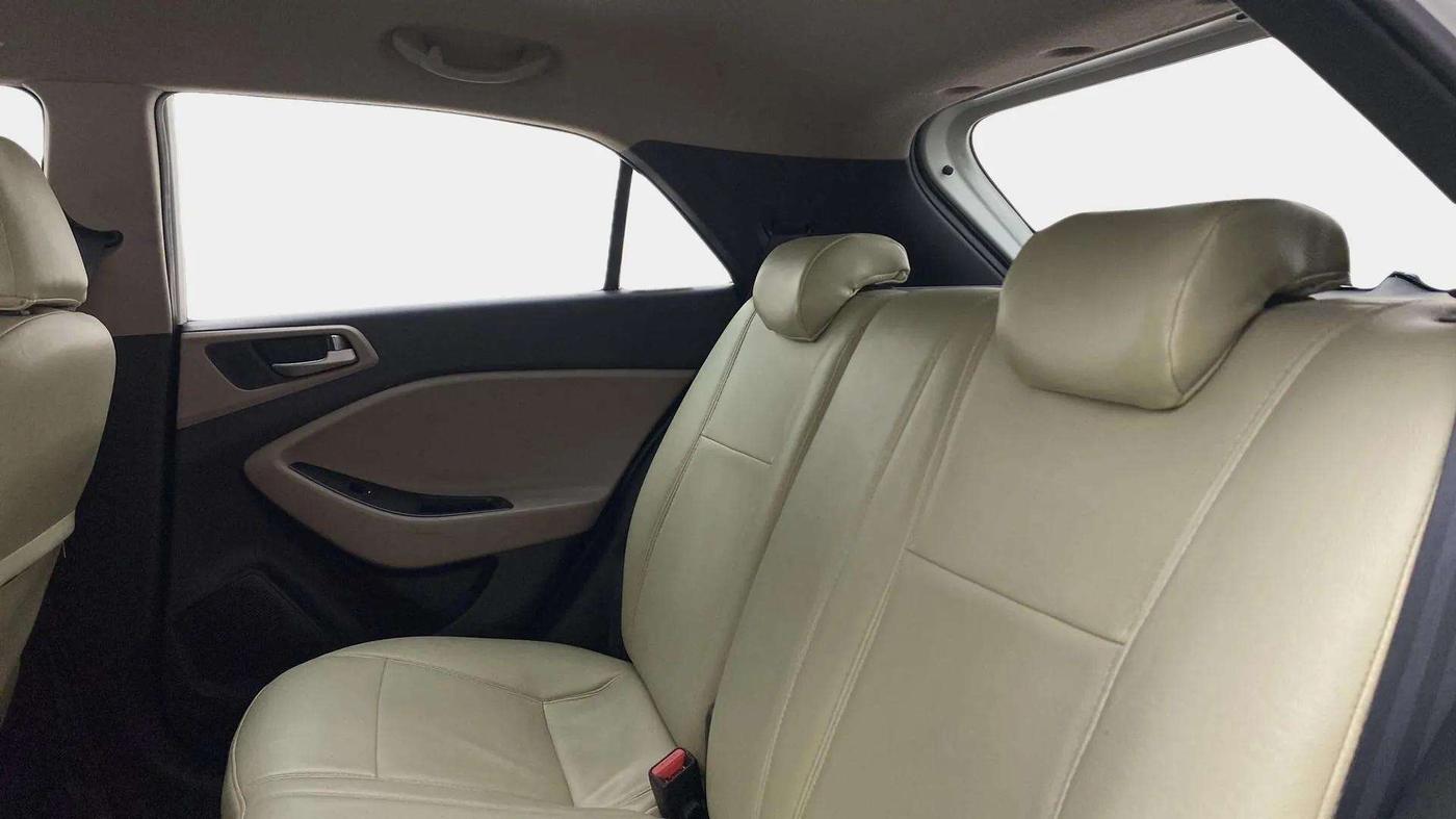 2014 Hyundai Elite i20 ASTA 1.4 CRDI, Diesel, Manual, 85,858 km, Right Side Rear Door Cabin