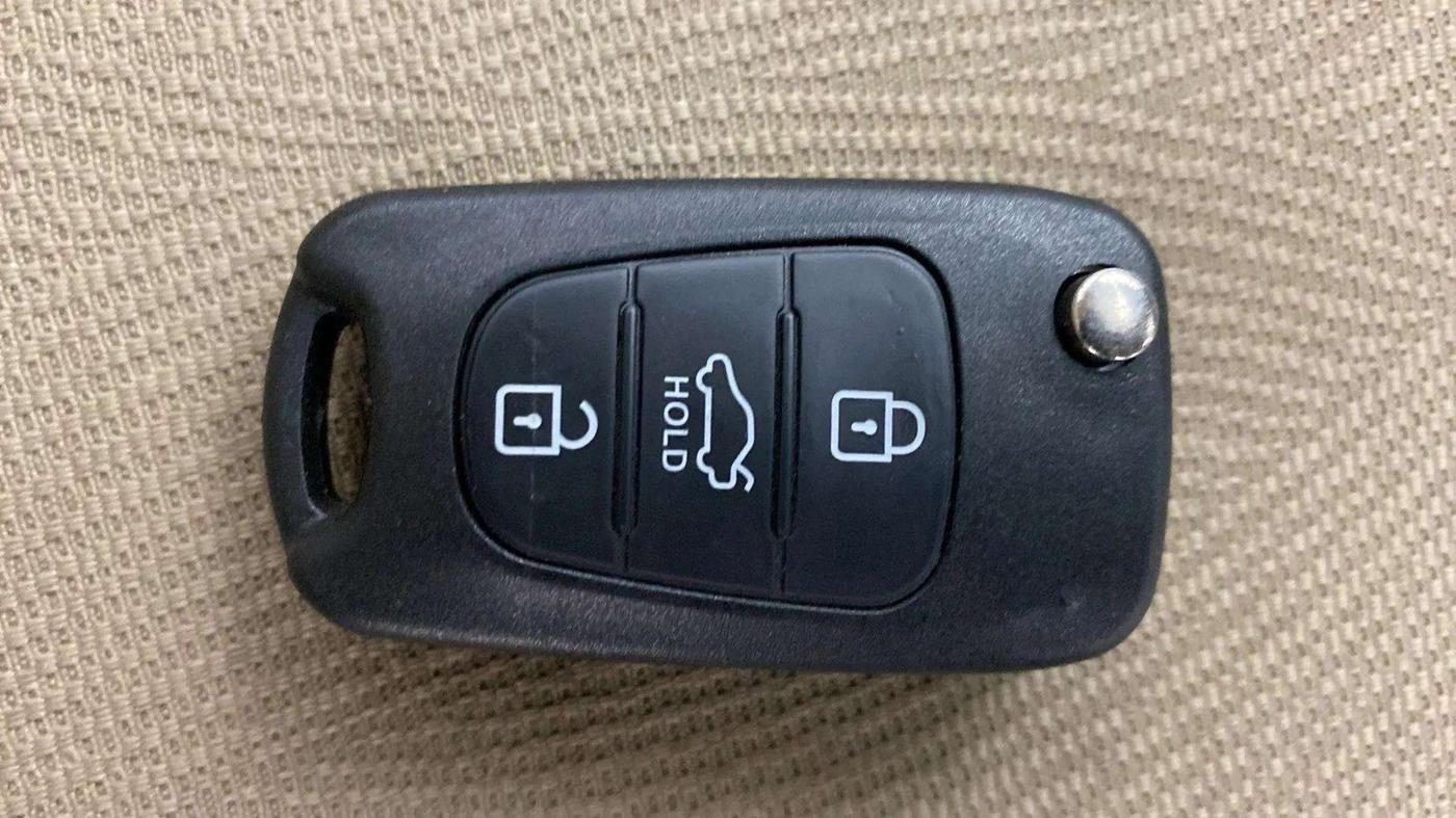 2014 Hyundai i10 SPORTZ 1.1, Petrol, Manual, 39,549 km, Key Close Up
