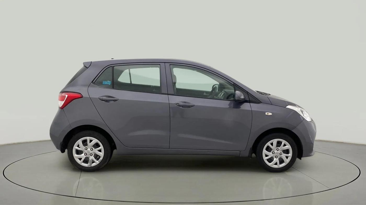 2017 Hyundai Grand i10 SPORTZ 1.2 KAPPA VTVT, Petrol, Manual, 31,431 km, Right Side View