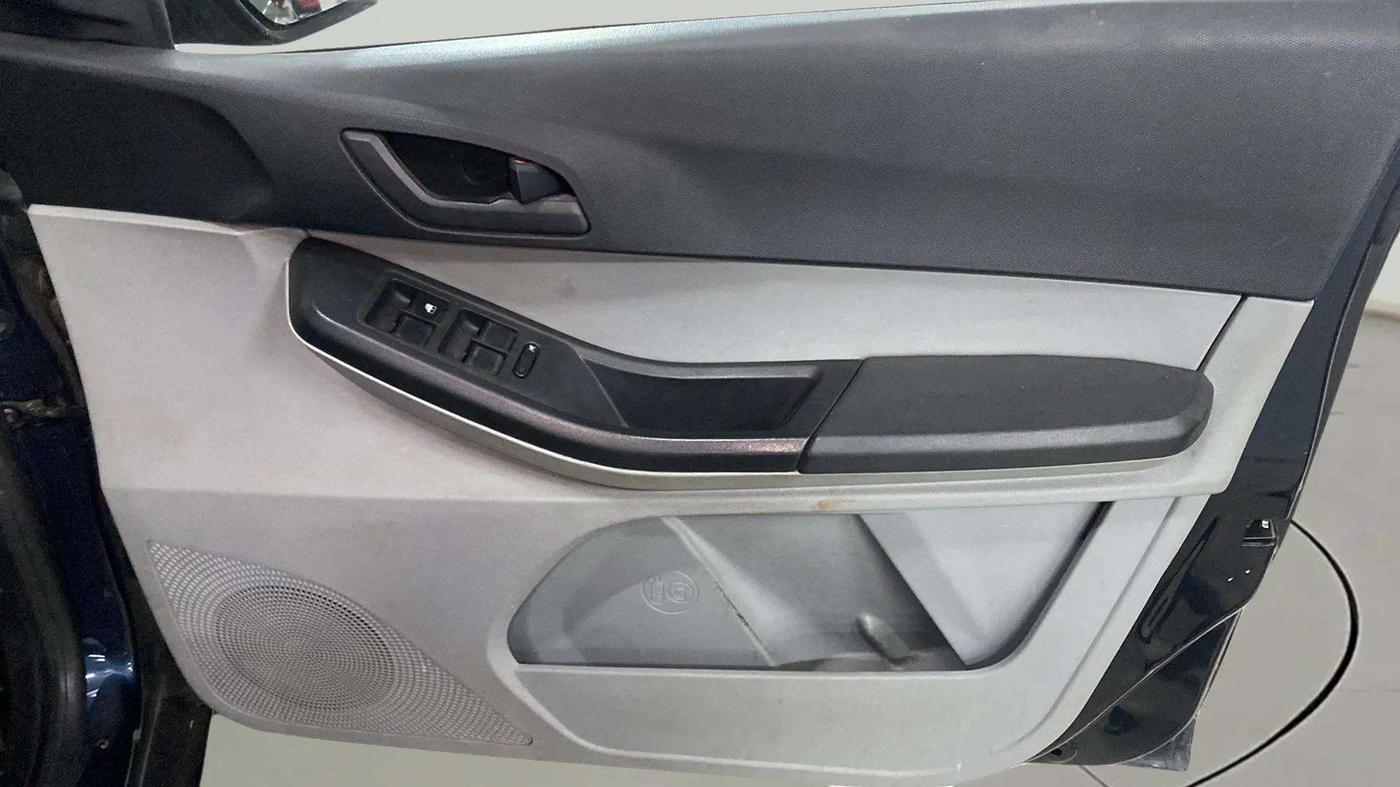 2022 Tata Tiago XTA PETROL, Petrol, Automatic, 41,015 km, Driver Side Door Panels Control