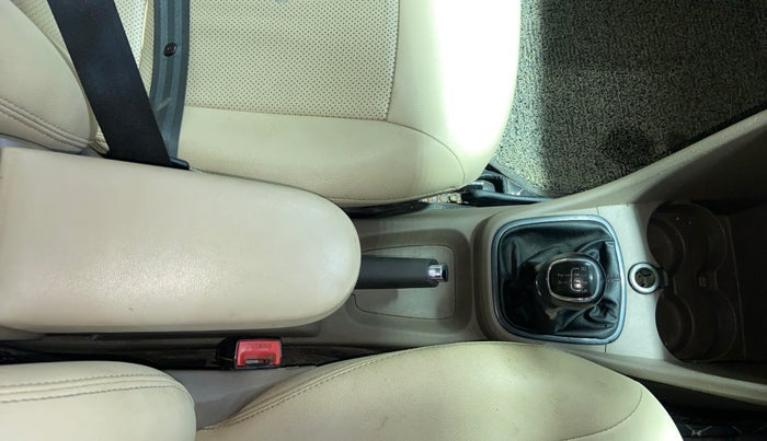 2015 Skoda Rapid 1.5 TDI CR AMBITION PLUS, Diesel, Manual, 1,28,085 km, Gear Lever