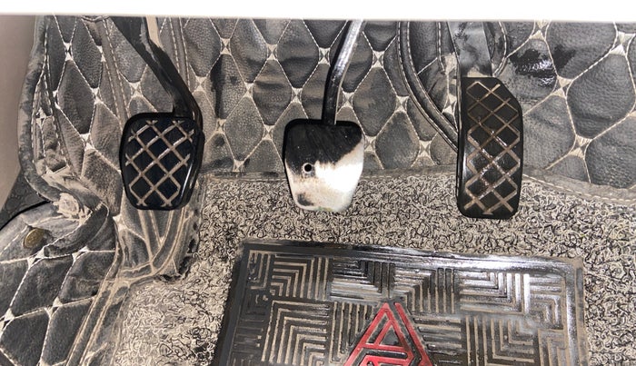 2015 Skoda Rapid 1.5 TDI CR AMBITION PLUS, Diesel, Manual, 1,28,085 km, Pedals