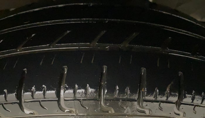 2017 Renault Kwid RXT 1.0, Petrol, Manual, 37,707 km, Left Rear Tyre Tread