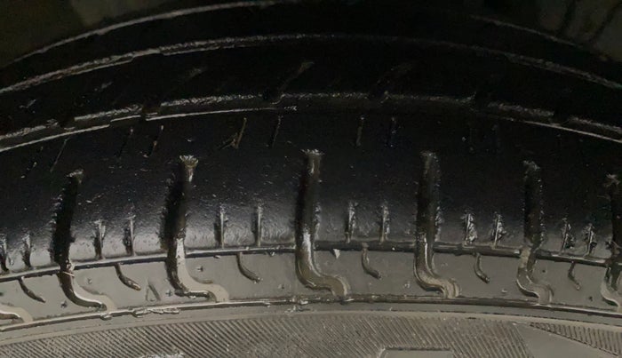 2017 Renault Kwid RXT 1.0, Petrol, Manual, 37,707 km, Right Front Tyre Tread