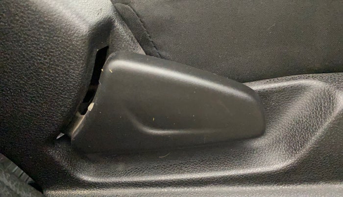 2017 Renault Kwid RXT 1.0, Petrol, Manual, 37,707 km, Driver Side Adjustment Panel