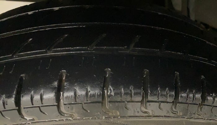 2017 Renault Kwid RXT 1.0, Petrol, Manual, 37,707 km, Right Rear Tyre Tread