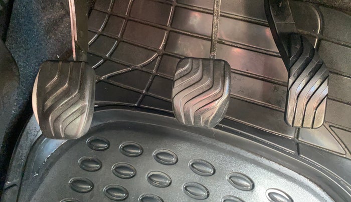 2017 Renault Kwid RXT 1.0, Petrol, Manual, 37,707 km, Pedals