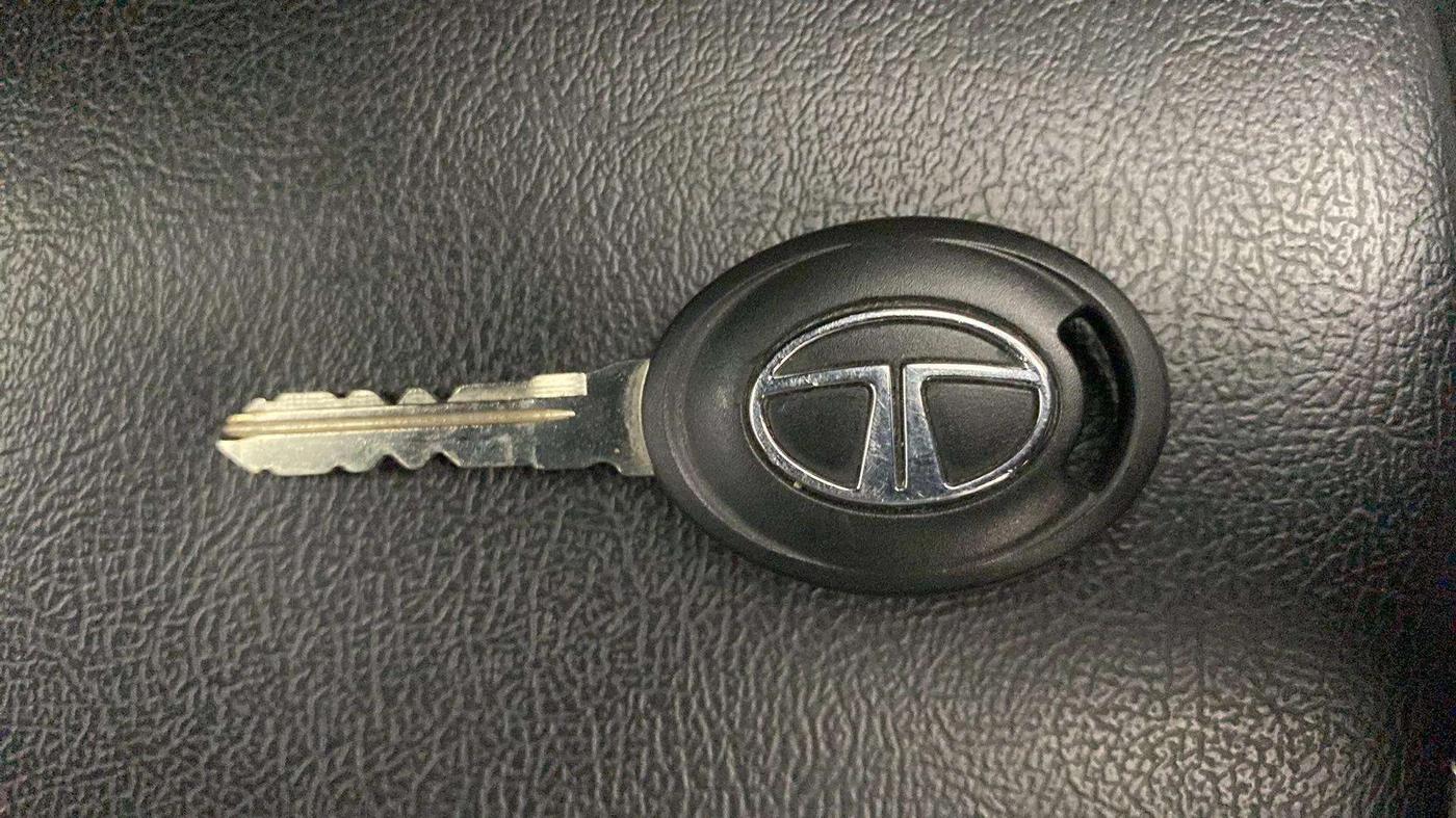 2019 Tata Tiago XZ PLUS PETROL, Petrol, Manual, 1,03,905 km, Key Close Up
