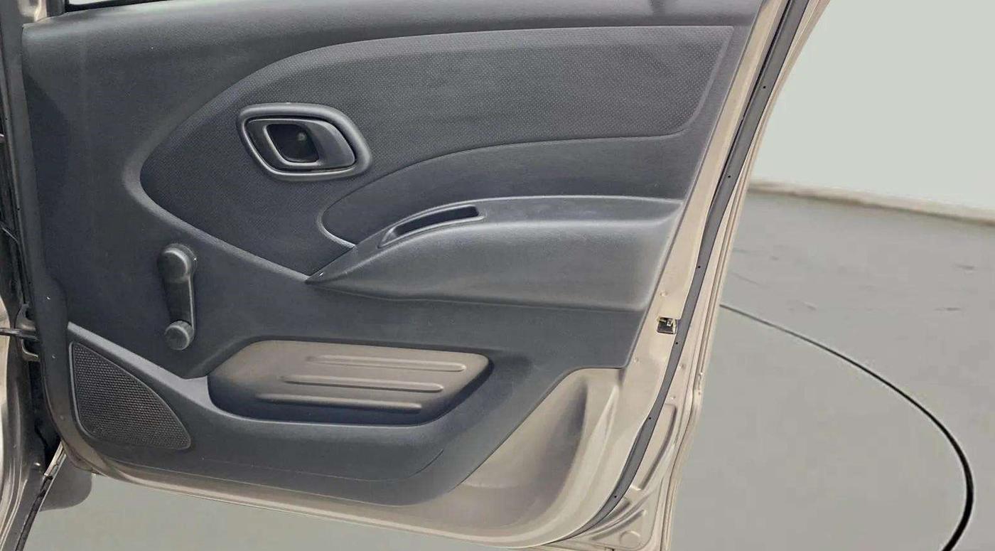 2018 Datsun Redi Go A, Petrol, Manual, 92,029 km, Driver Side Door Panels Control