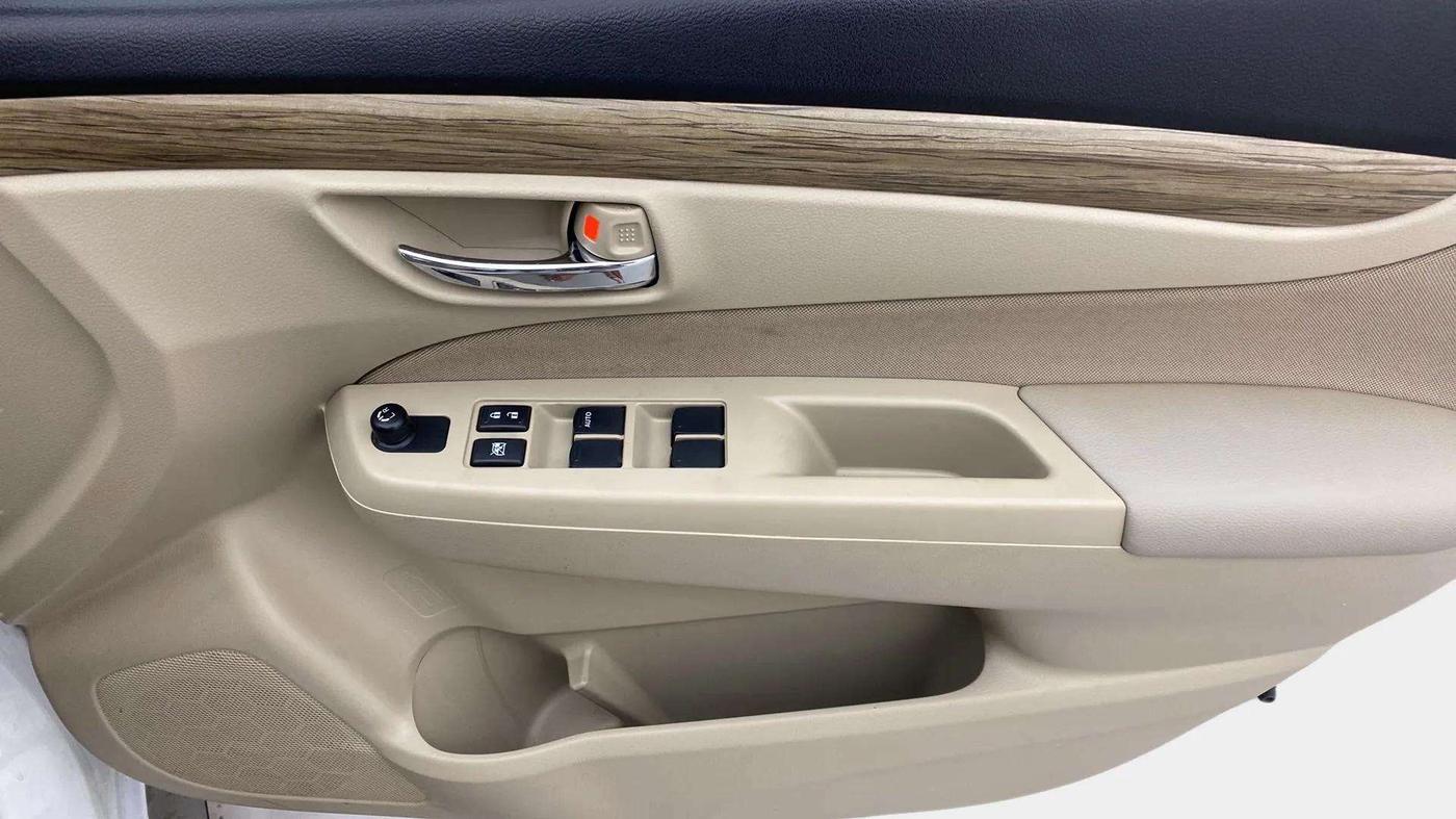 2018 Maruti Ciaz DELTA 1.5 SHVS MT PETROL, Petrol, Manual, 60,346 km, Driver Side Door Panels Control