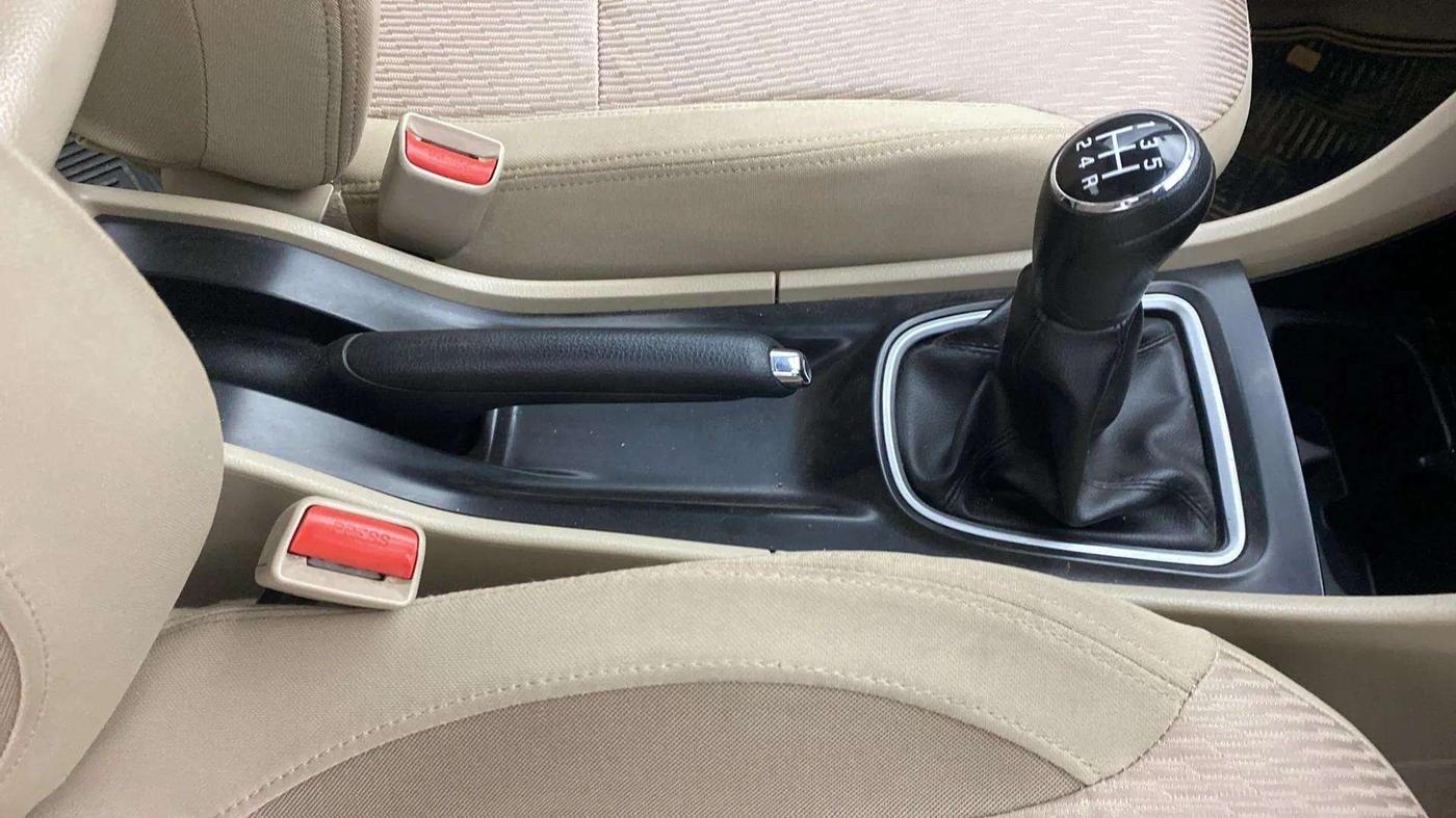 2018 Maruti Ciaz DELTA 1.5 SHVS MT PETROL, Petrol, Manual, 60,346 km, Gear Lever