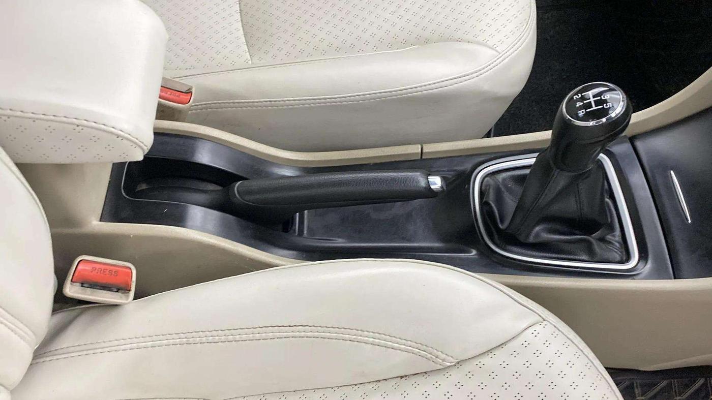 2018 Maruti Ciaz DELTA 1.4 MT PETROL, Petrol, Manual, 78,656 km, Gear Lever