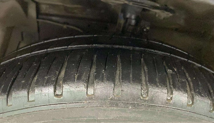 2018 Maruti Ciaz DELTA 1.4 MT PETROL, Petrol, Manual, 78,656 km, Right Front Tyre Tread