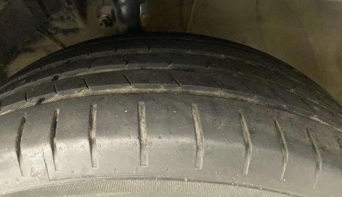 2019 Toyota Glanza G, Petrol, Manual, 74,598 km, Left Rear Tyre Tread