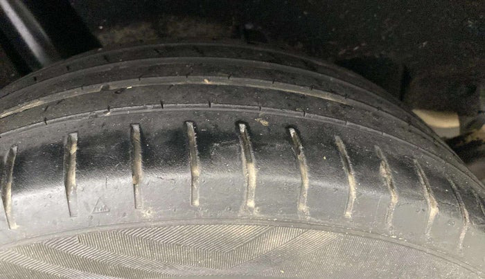 2019 Toyota Glanza G, Petrol, Manual, 74,598 km, Right Front Tyre Tread