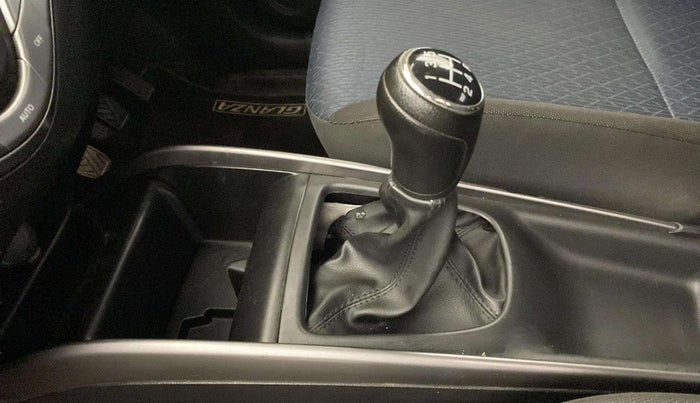 2019 Toyota Glanza G, Petrol, Manual, 74,598 km, Gear lever - Boot cover slightly torn