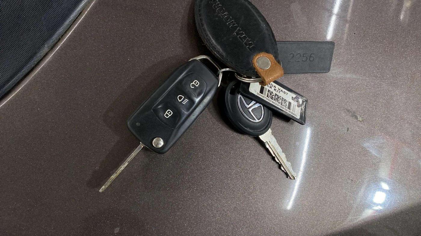 2018 Tata TIGOR XZ PLUS PETROL, Petrol, Manual, 60,896 km, Key Close Up