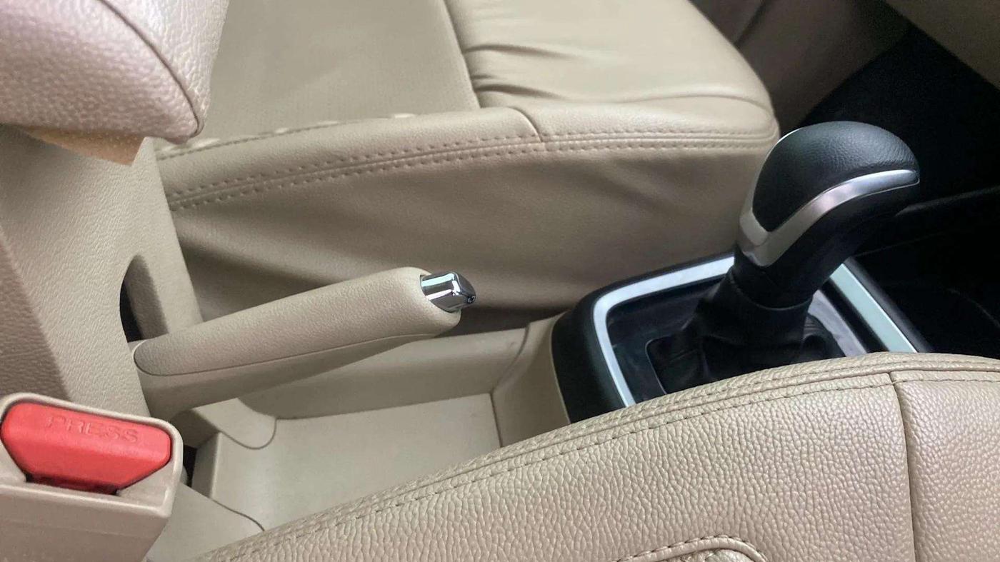 2019 Maruti Dzire ZXI PLUS AMT, Petrol, Automatic, 45,831 km, Gear Lever