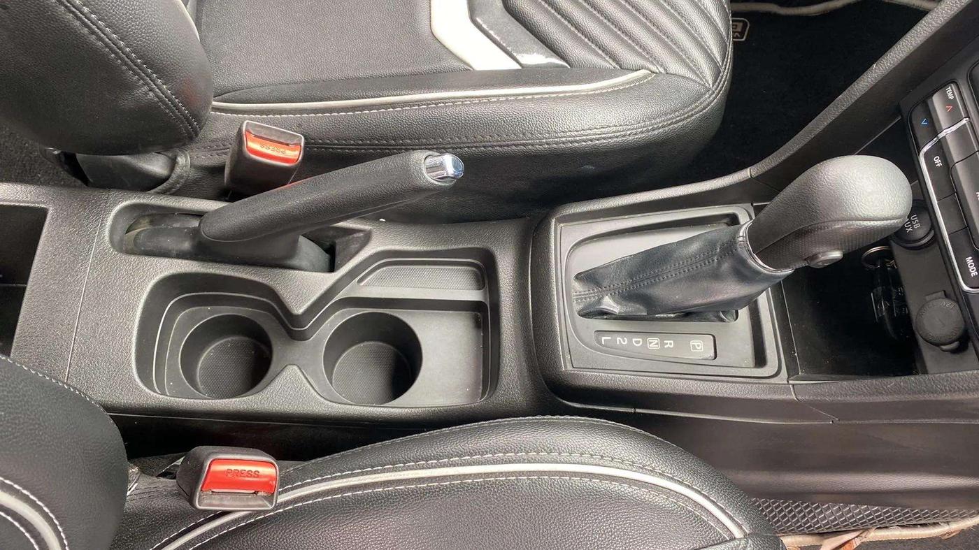 2020 Maruti Vitara Brezza ZXI AT SHVS, Petrol, Automatic, 25,489 km, Gear Lever